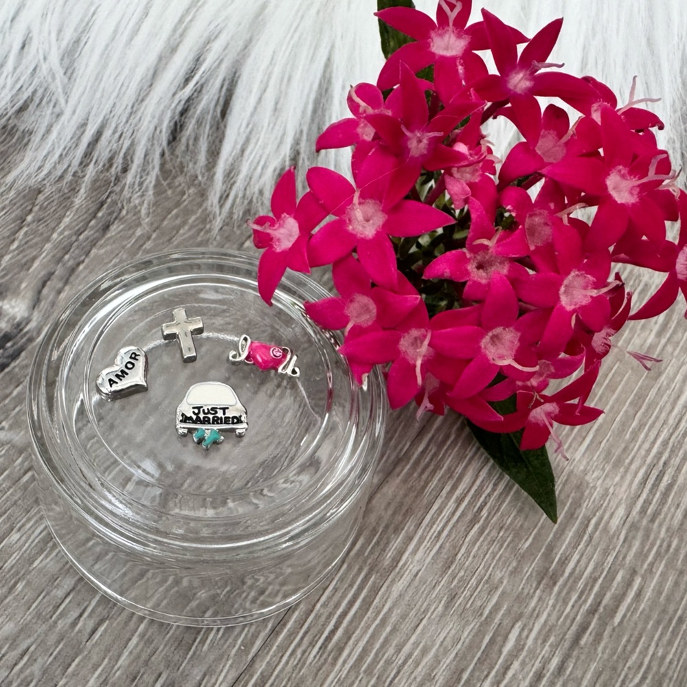 💒❤️ Origami Owl 4 Charms…Just Married Car, Cross, I🩷U & AMOR Heart